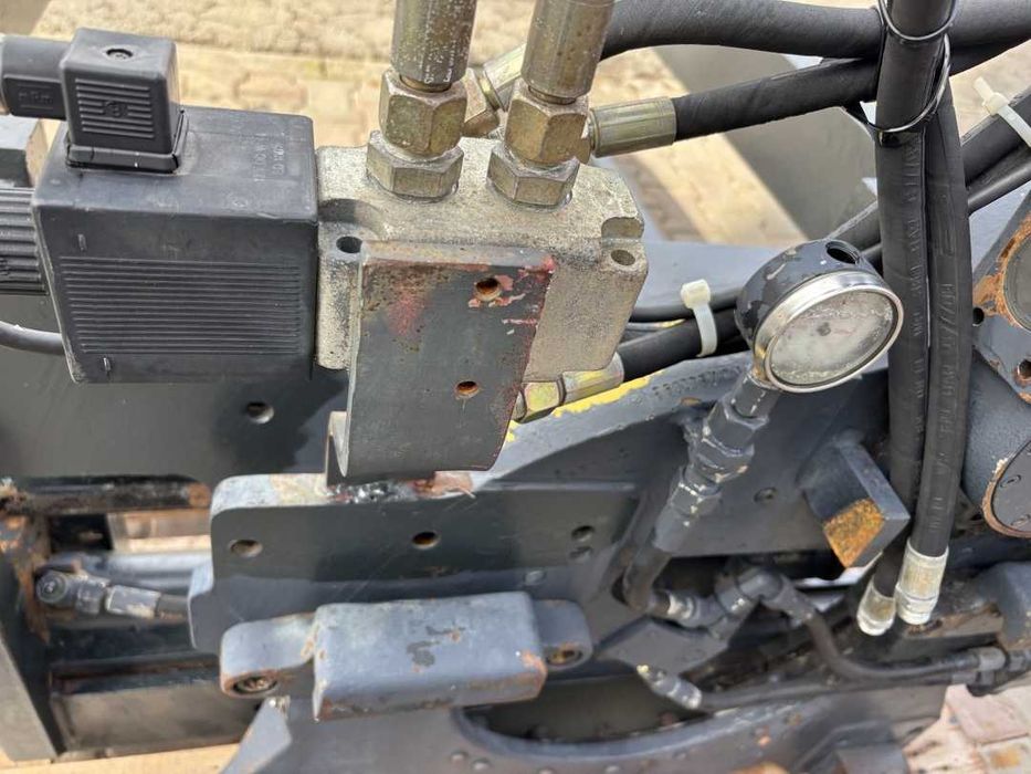 Atașament stivuitor KAUP Bale Clamp cu furci duble + rotator