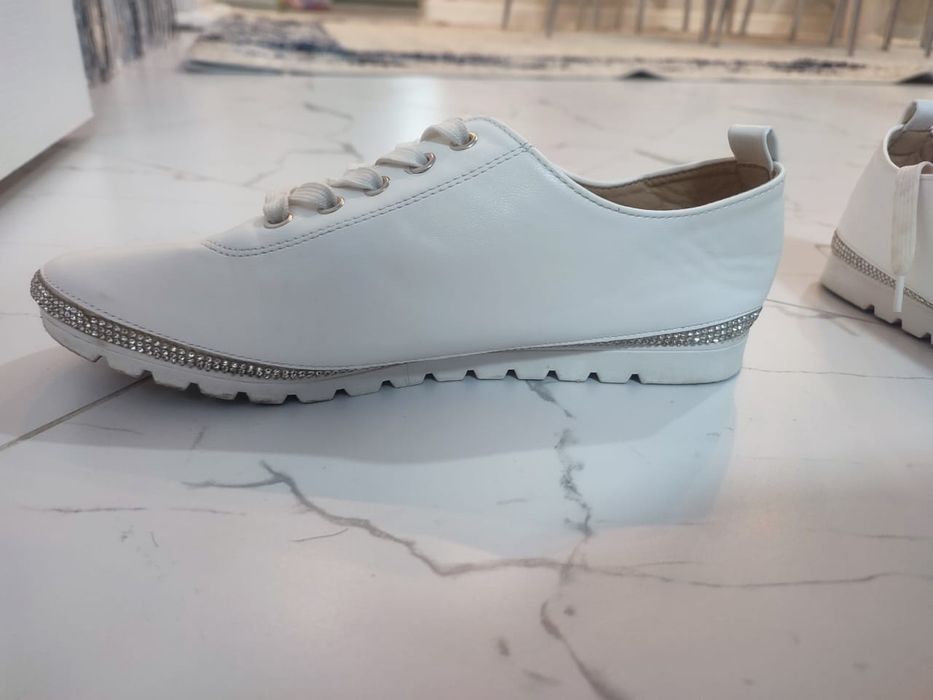 Продам женскую обувь