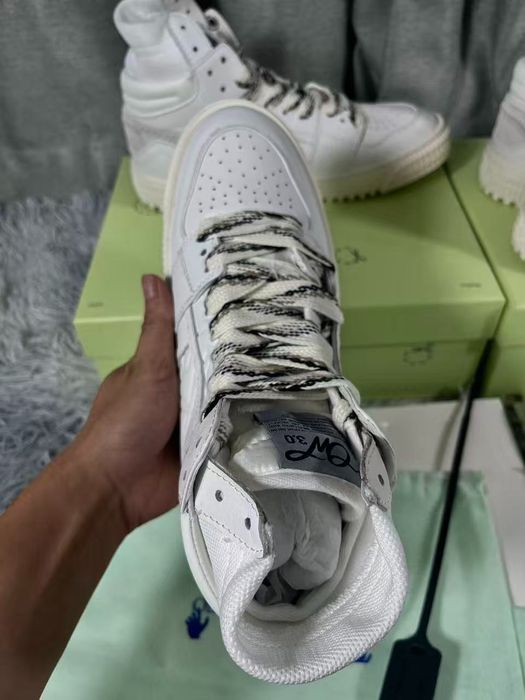 Off-white 3.0 court