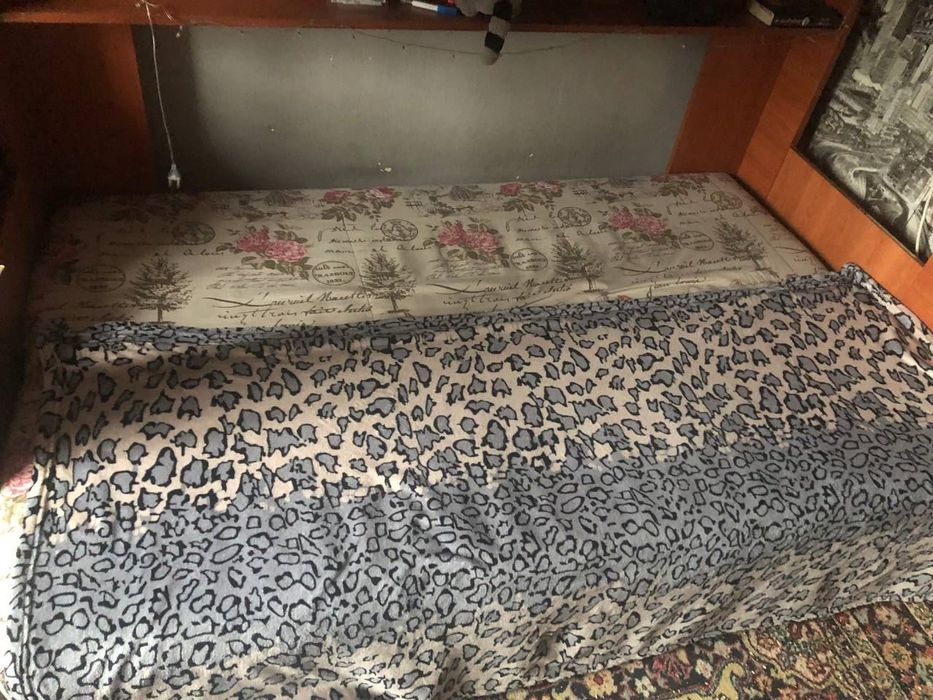 Отдам даром диван двух ярусный