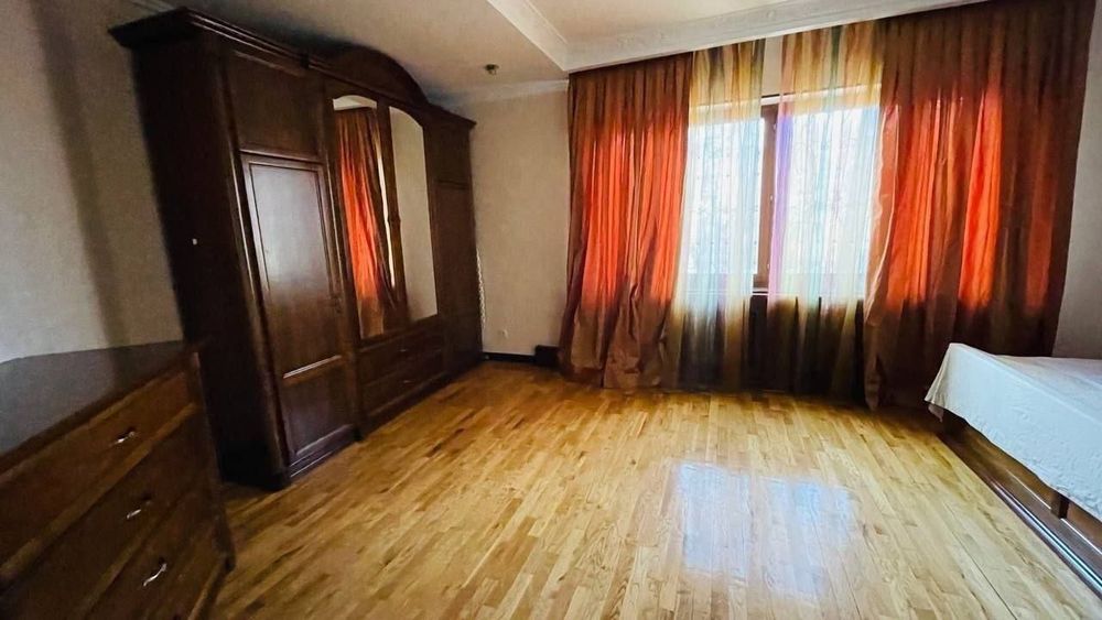 Продаётся 4х комнатная квартира,ул. Садыка Азимова,ор. Пос-во Японии