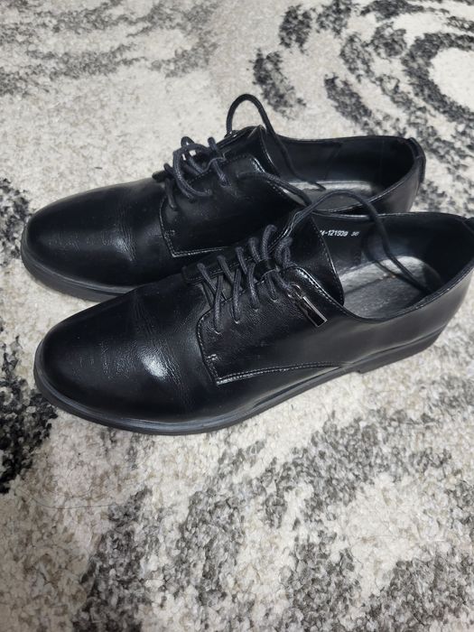 Отдам кеды,туфли и босоножки