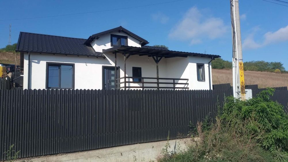 Vând casă in Margineni
