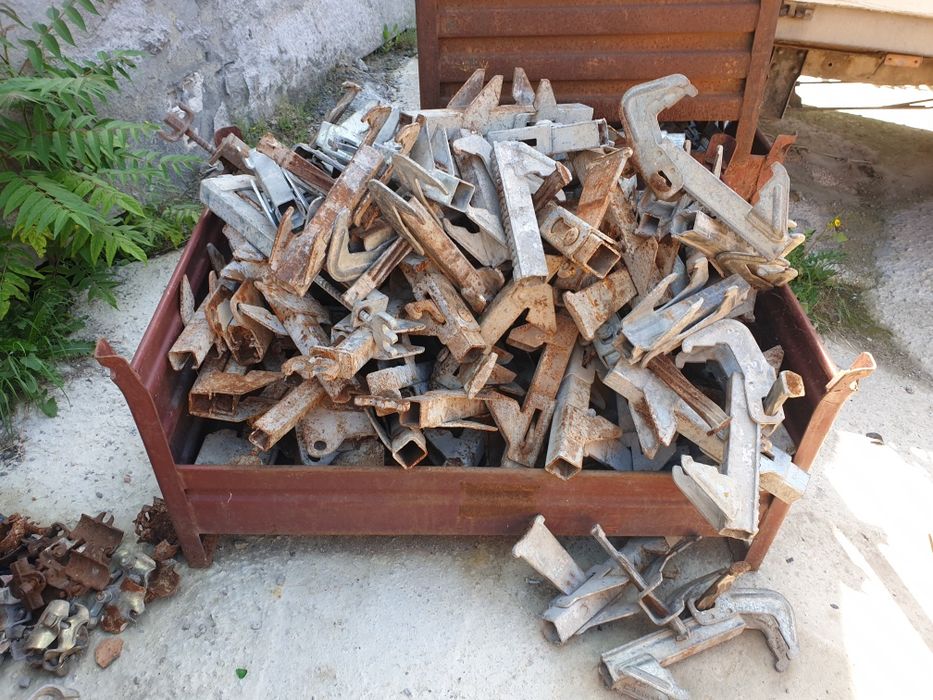 Скоби кламери ригели вертикализатори и аксесоари за вертикален кофраж