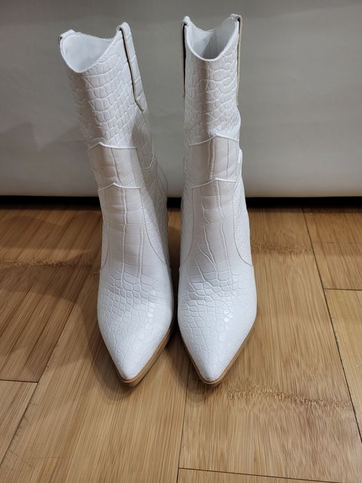 Продам сапожки новые  37 р