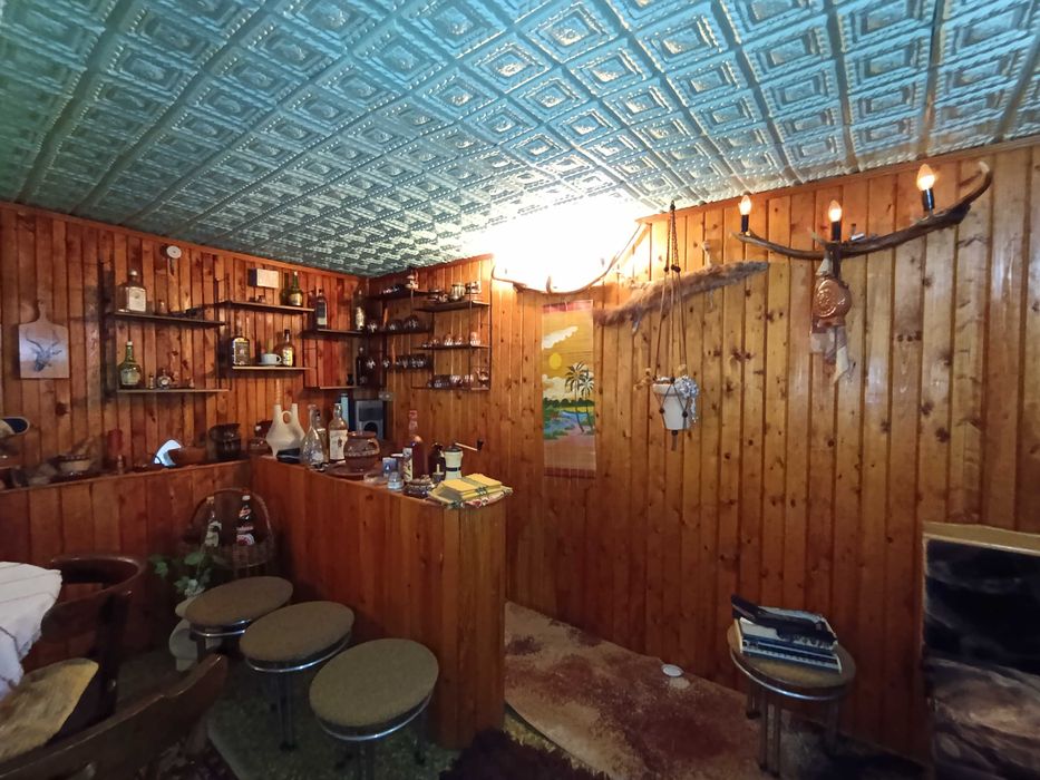 къща с двор в село Яворец