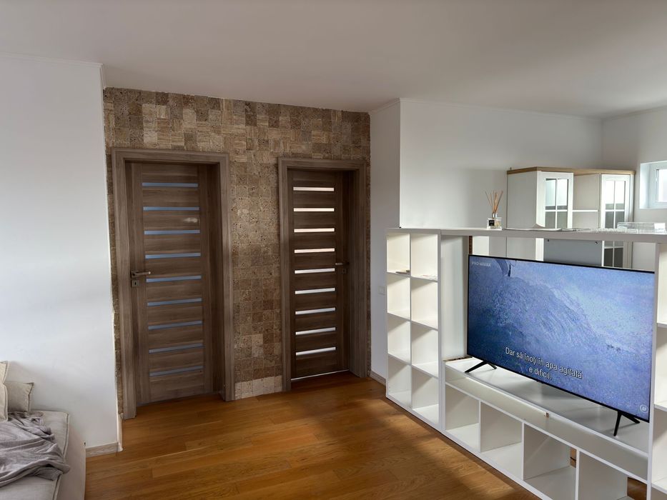 De închiriat apartament spațios, 100 mp, într-o casă individuală