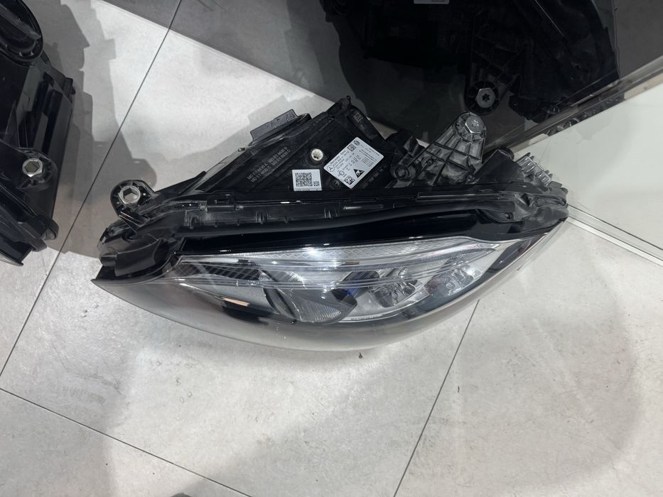 Faruri Mercedes C w205 facelift lci