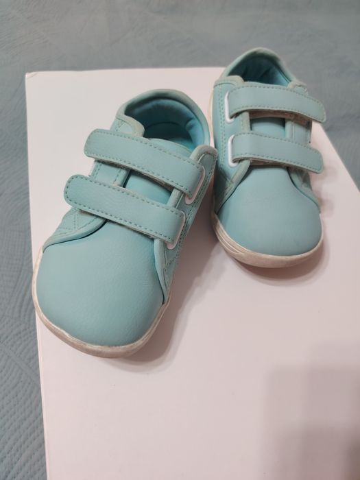 Детские кроссовки