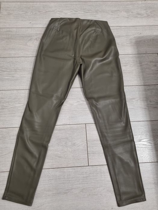 Pantaloni/Leggings din imitatie de piele Mango