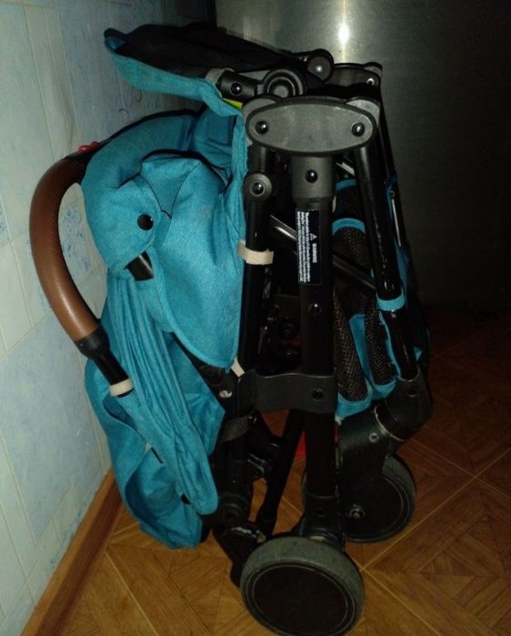 Прогулочная детская коляска всесезонная