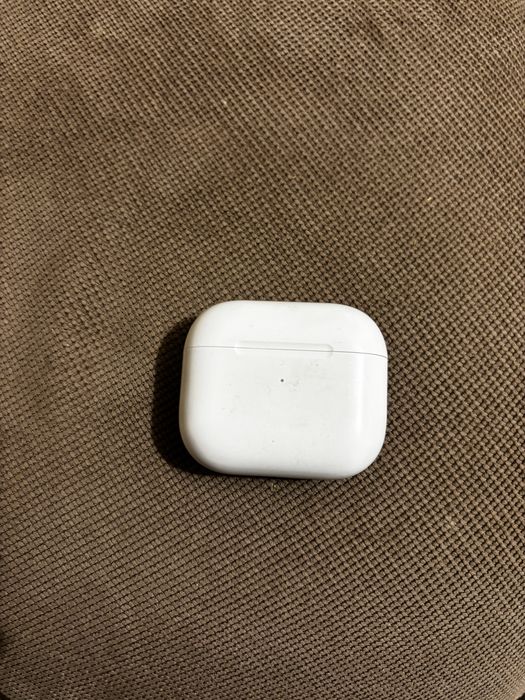 Продавам слушалки Apple AirPods Pro в добро състояние.