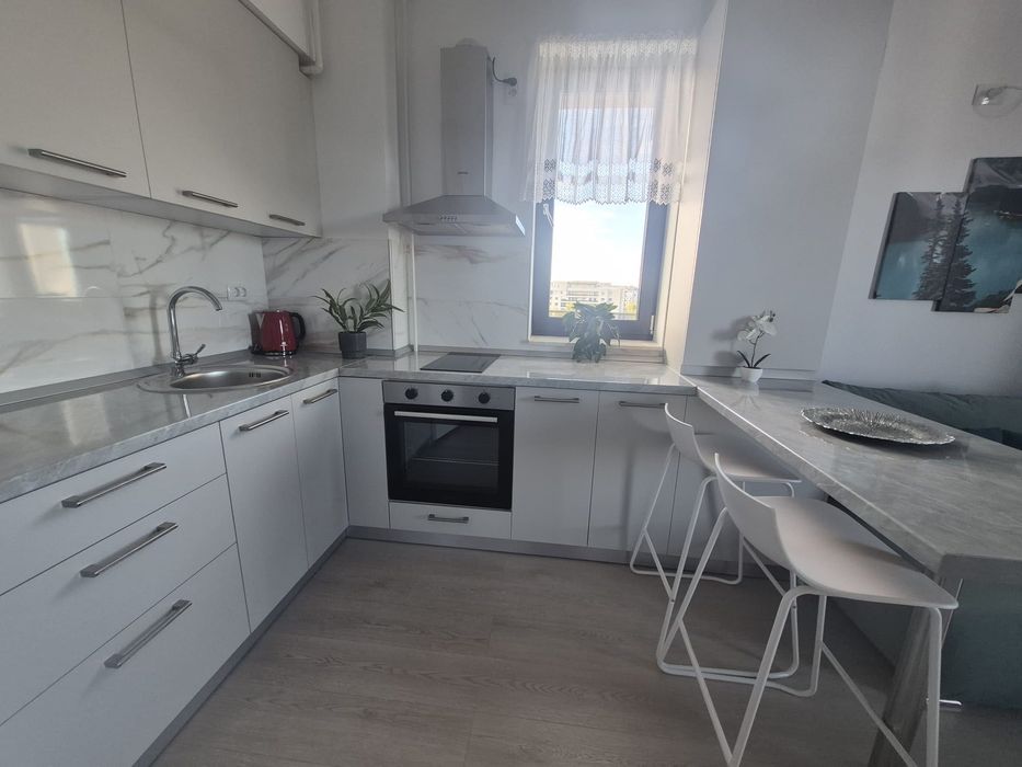 Apartament 2 camere de închiriat pe termen lung, zona Cazino Mamaia, vedere mare / lac