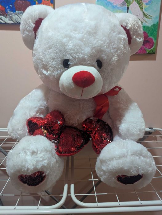 Бял плюшен мечок