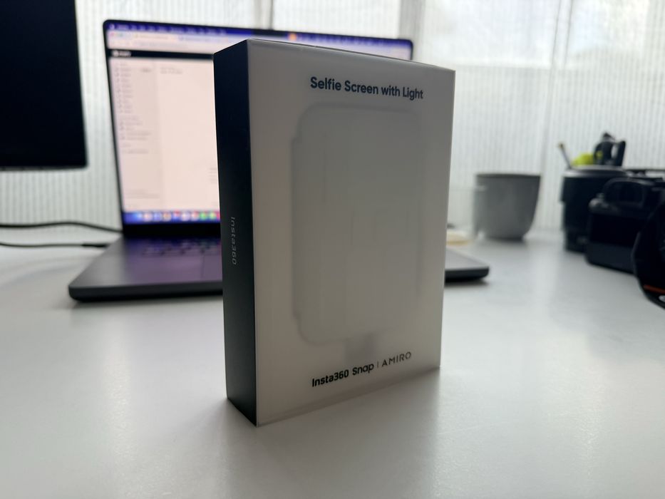 Insta360 Snap | AMIRO | Selfie screen with light
