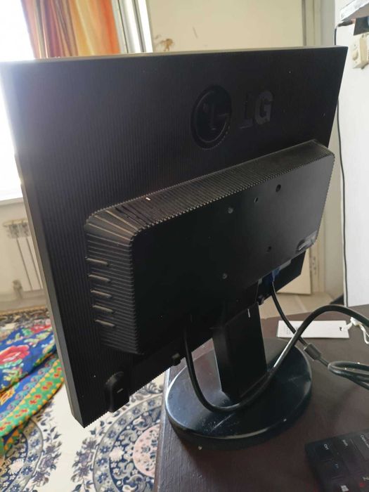 Монитор LG Flatron L1953S-SF 19
