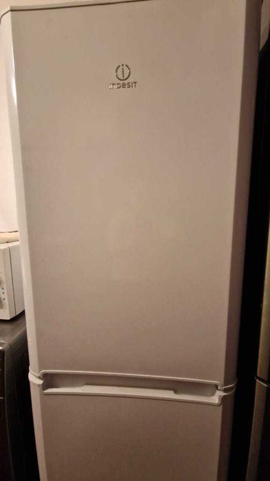 Indesit холодильник