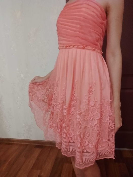 Платье нарядное 40-42 размер, S