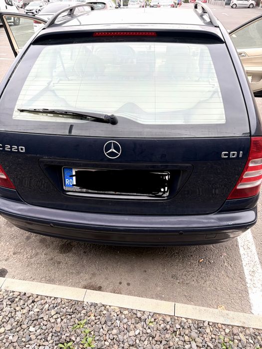 Vând Mercedes-Benz C-Class