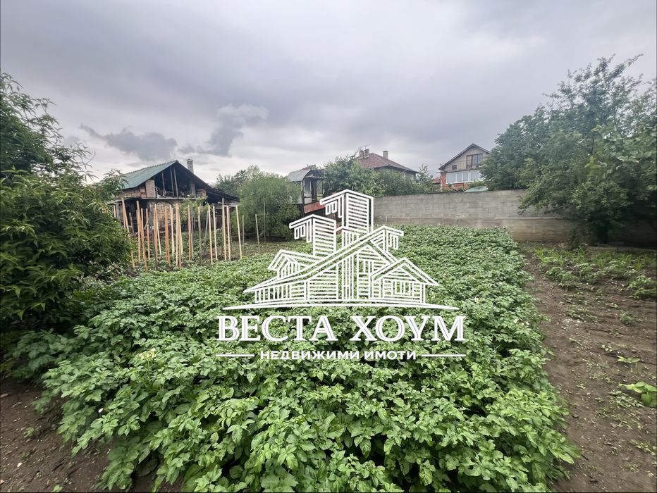 Двуетажна къща в гр. Крън