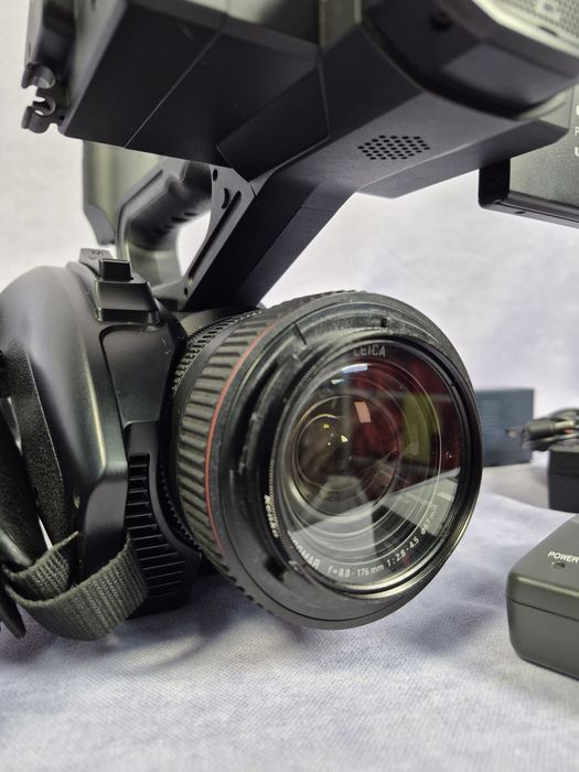 Видеокамера Panasonic AG-UX180