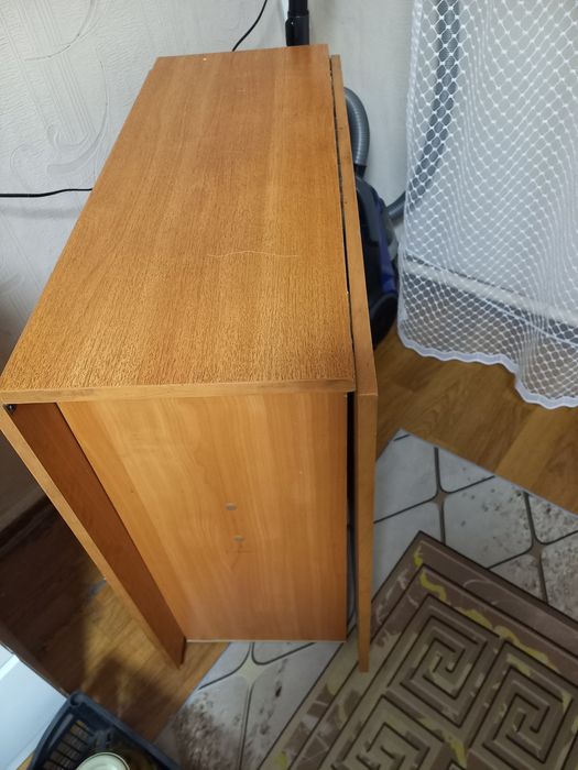 Продам стол книжку