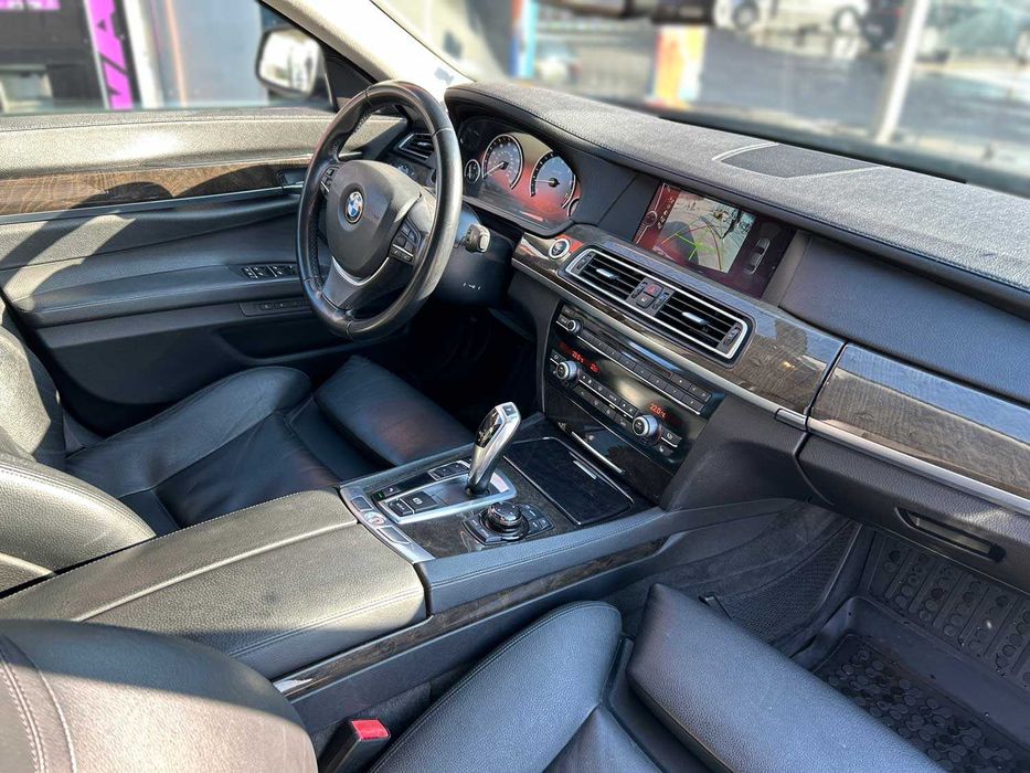 Продавам BMW BMW 740i 2012