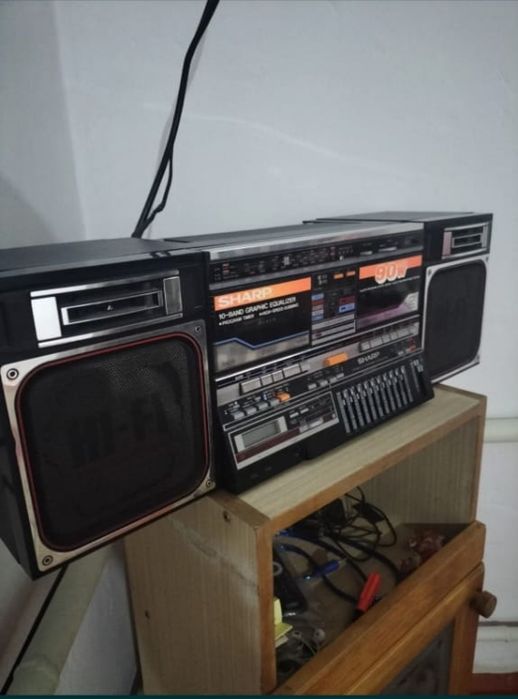 Продам  магнитофон SHARP 90