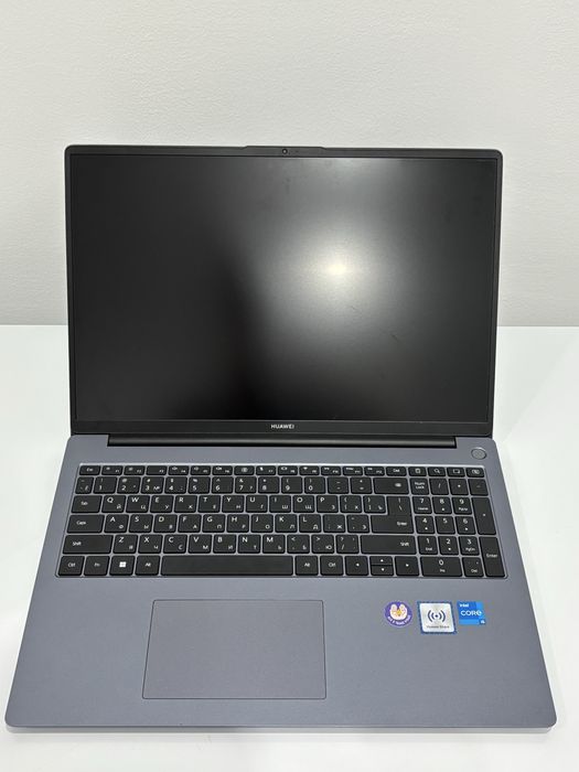 Huawei Matebook d16, 16гб + Прозрачный, глянцевый защитный чехол