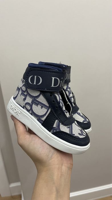 Продается детская обувь