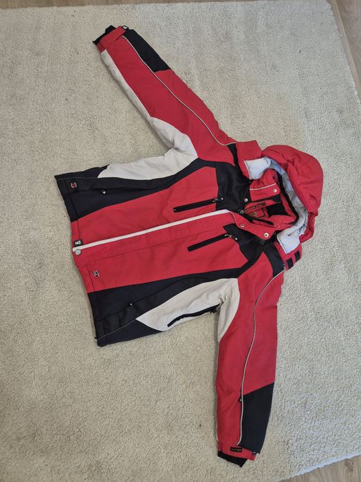 Ски екип за момче около 120, 130 см. Топло яке, панталон. Много запазе