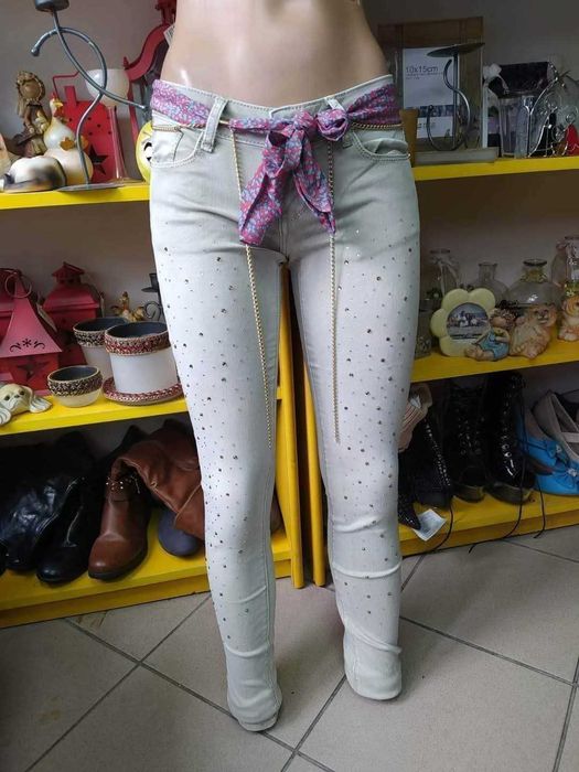 Blugi cu pietricele