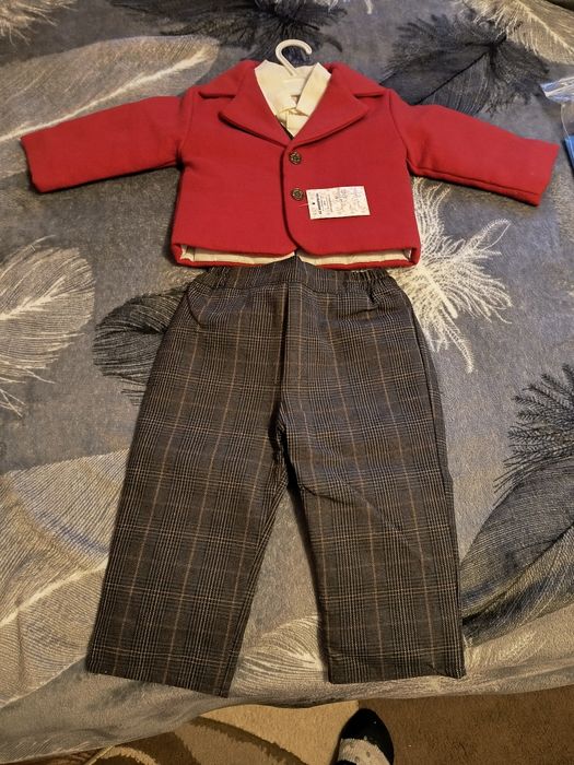 De vânzare  diferite costumase baieti