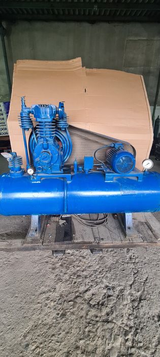Компресор трифазен