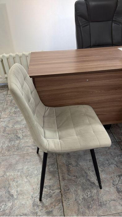 Стулья офисные есть 6 шт