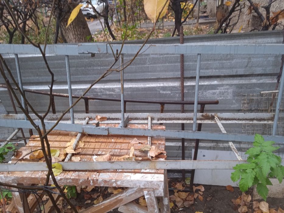 Продам две железные лестницы