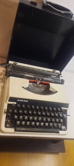 Mașină de scris portabilă Adler Tippa
