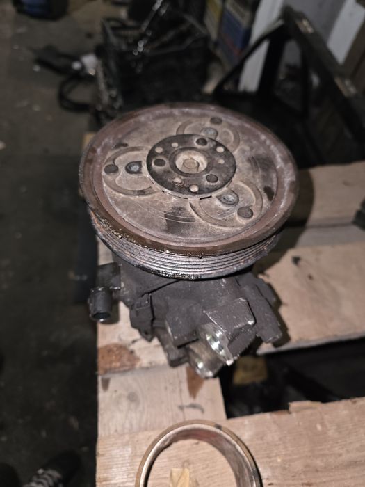 Компресор на климатик за SsangYong Kyron 2.7д 2009г