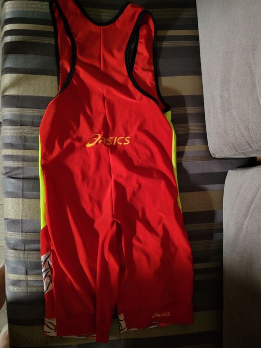 Продам спортивную одежду