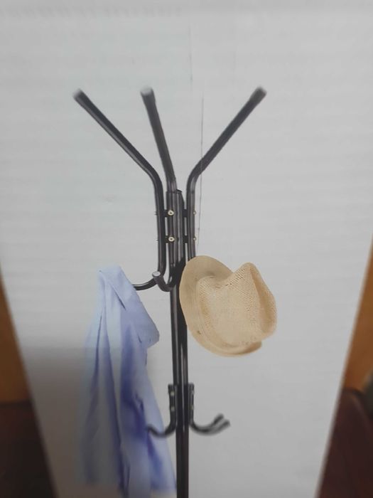 Права закачалка за дрехи/ Стояща закачалка за дрехи.