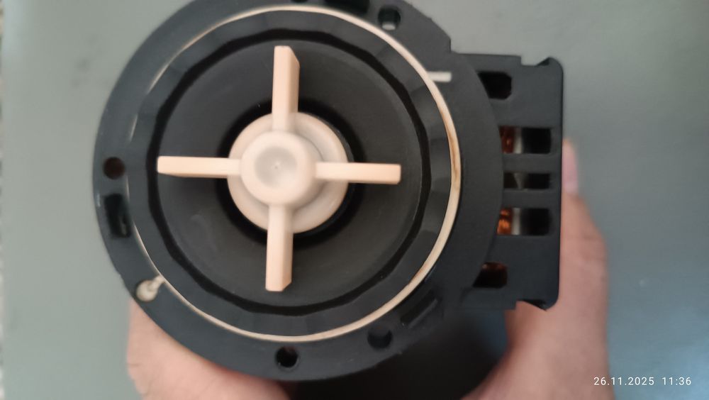 Продам водяной насос помпа для стиральной машины автомат.Оригинал