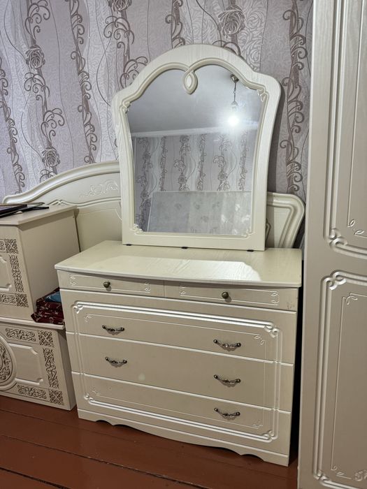 Продам спальный гарнитур