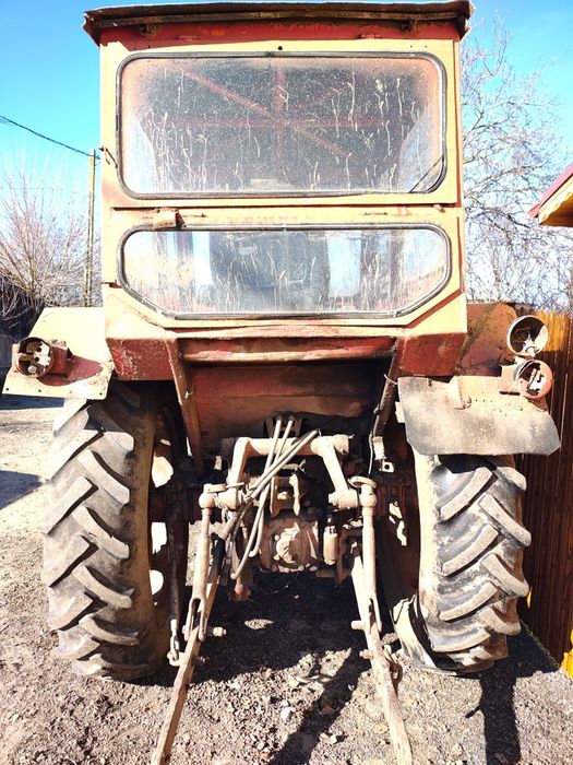 Tractor universal 650