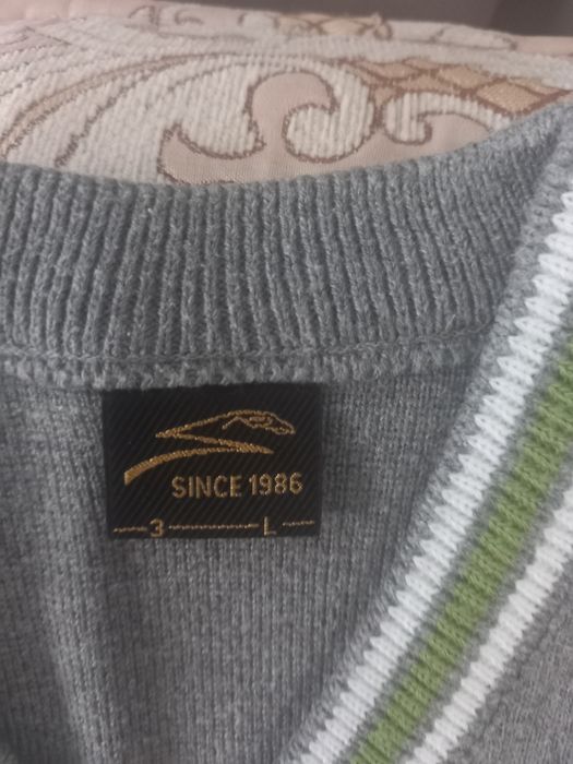 Продам  школьные безрукавки