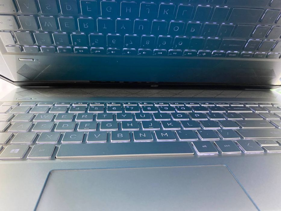 Hp pavilyon core i5 metall korpus kv yonadi qoʻshimcha vd kartasi bor
