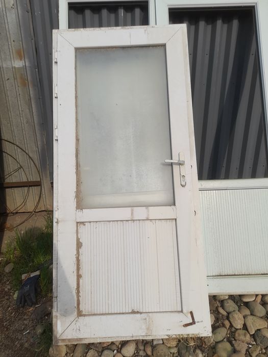 Продам  срочно  пластиковые двери