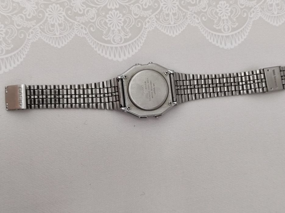 айелдер кол сагаты сатылады.