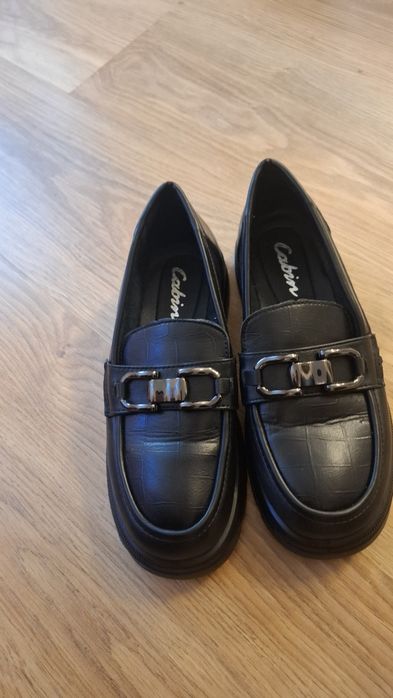 Черни кожени мокасини