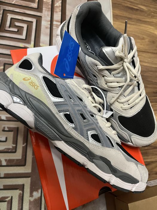 Asics gel nyc серого цвета