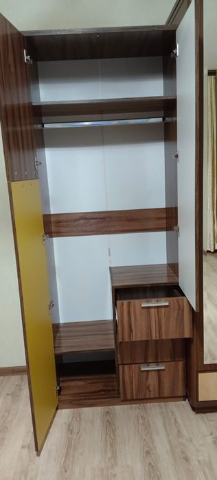 Продам три шкафа